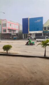 Hujan deras kawasan tiban center terendam banjir