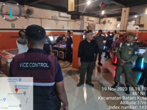 Polresta Barelang Dan Satpol PP Lakukan Pengecekan Sejumlah Gelper, Petugas : Masih Ada  Yang Melanggar Jam Operasional.