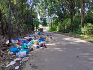 Dijuluki Batam Kota Baru, Tapi Sampah Berserakan Tak Jauh Dari Kantor DLH Batam
