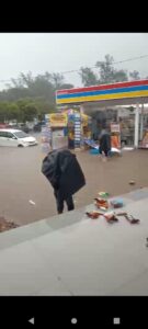 Diguyur Hujan, Pelabuhan Internasional Sekupang dan Indomaret Terendam Banjir