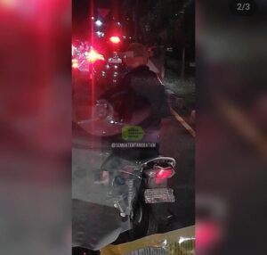 Aksinya Viral ! Diduga Seorang Pria Jambret Tas Yang Tergantung di Motor di Simpang Masjid Raya