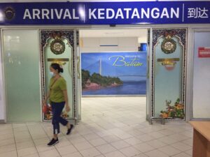 Usai Antrian Panjang Hingga Lesehan, Kini Ruang Kedatangan Pelabuhan Internasional Batam Center Mendadak Sepi Antrian