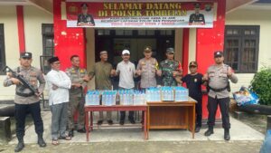 Polsek Tambelan Amankan Ratusan Botol Miras Tak Bertuan Diamankan