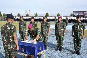 Tanda Tangan Pakta Integritas, Lantamal IV Batam Berkomitmen Bersih Dalam Rekrutmen Caba Dan Cata TNI AL Tahun 2024