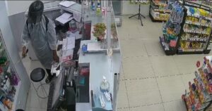 Polisi Tangkap Pelaku Curas Apotek Kimia Farma Penuin