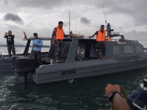 Satu Meninggal Dunia, SATROL Lantamal IV Batam Evakuasi Kapal Ponton Hanyut di Pulau Babi