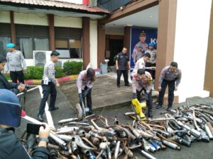 Batam Strong ! Satlantas Polresta Barelang Bersama Polsek Jajaran Sita dan Hancurkan 452 Unit Knalpot Brong