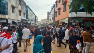 Penuh Antusias, Warga Batam Padati Pasar TOS 3000 Sambut Kedatangan Anies Baswedan