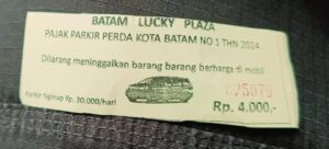 Waduh ! Lucky Plaza Punya Karcis Parkir Khusus, Dicetak Sendiri Bukan Keluaran Dishub