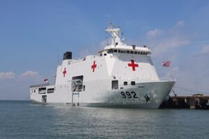 KRI dr. Radjiman Wedyodiningrat-992 TNI AL Salurkan Bantuan ke Palestina Sebanyak 242,6 Ton