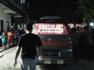 Jasad Korban Gantung Diri Dievakuasi Ke Rumah Sakit Bhayangkara