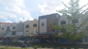 Tetap Beroperasi, Pegawai PS Store Batam Enggan Beri Keterangan ke Media