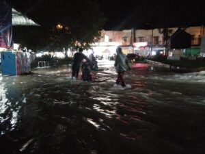 Batam Diguyur Hujan, Jalan Raja Isa dan Simpang Helm Jadi Langganan Banjir