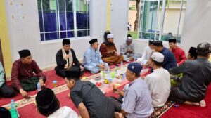 Sekda Karimun Buka Bersama Jamaah Masjid At-Taqwa dan Salat Tarawih di Masjid Ibadurrahman