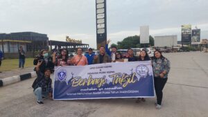 Wujudkan Sikap Toleransi, Pemuda Gereja dan Aktivis GAMKI Kepri Bagi-bagi Ratusan Takjil Kepada Pengguna Jalan