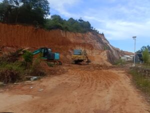 Izin Pemotongan Bukit di Tiban Koperasi Dipertanyakan Warga Sekitar
