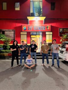 Satreskrim Polresta Barelang Tangkap Pelaku Jambret Seorang WNA Singapura Dalam Kurun Waktu 2 Jam, Polisi : Satu Orang DPO