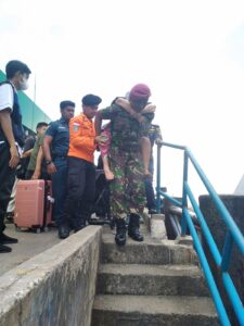 Prajurit Yonmarhanlan IV Batam Laksanakan Pengamanan Arus Balik Pasca Lebaran di Pelabuhan Tanjungpinang