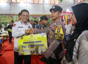 Pemprov Kepri Serahkan Insentif untuk Personel Babinsa, Bhabinkamtibmas dan Babinpotmar