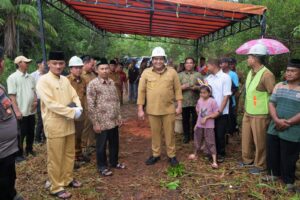 Bupati Bintan Jawab Kebutuhan Masyarakat dengan Meletakkan Batu Pertama Jembatan Bukit Batu