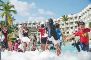 Liburan Makin Seru dengan Mandi Busa dan Istana Balon di HARRIS Resort Waterfront Batam