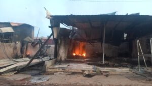 Warga Ungkap Ada Kejanggalan Sebelum  Terjadi Kebakaran Di Kios Penjualan Barang Seken tanjung  Sengkuang