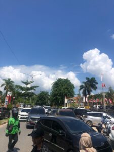 Macet Akibat Demo, Polisi Alihkan Jalur Lalu Lintas di Depan Graha Kepri