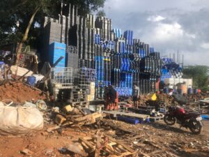 Pengelola Gudang Besi Tua Di Kampung Air Dukung Pemindahan Barang Dari Bahu Jalan