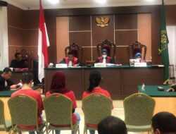 Kasus Penggelapan Ratusan Unit Handphone  PT Sat Nusa Persada, 3 Terdakwa Menangis Jalani Sidang Putusan