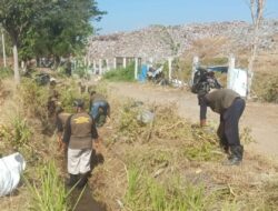 Upacara HUT RI Pemulung Ponorogo: “Kami miskin, tapi soal nasionalisme tak kalah dibanding para koruptor”