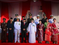 Marlin Agustina Pimpin Upacara Penurunan Bendera HUT RI di Gedung Daerah