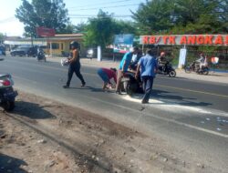 Kurang Hati-hati, Pemotor Hendak Belok Ditabrak Dari Belakang