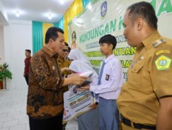 Berkunjung ke Kecamatan Moro, Gubernur Ansar Serahkan Bantuan Senilai Rp10,64 M