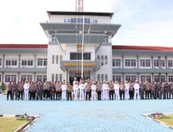 Kunjungi Markas TNI Lantamal IV, Polresta Barelang Berikan Kejutan di HUT TNI ke-79