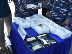 TNI AL Gagalkan Penyelundupan 10 Kg Sabu dan Senjata Api dari Malaysia