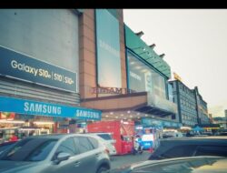 Handphone iPhone Selundupan Ex Inter Beredar Luas di Lucky Plaza