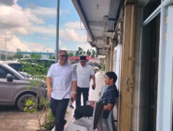 Nyanyang Haris Pratamura Datangi Kantor Bawaslu Kota Batam