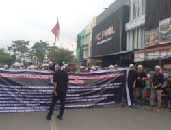 Bawa Petisi, Massa Aksi Sebut Kantor Bawaslu Batam Jadi Tempat Kejahatan