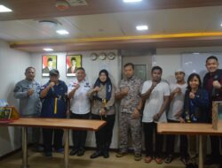 Bakamla RI Jemput 2 Nelayan Indonesia di Perbatasan Terluar Indonesia Malaysia