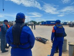 Diduga WNA, Sesosok Mayat Mengapung di Perairan Depan Tanjung Pinggir Perbatasan Singapura