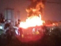 Kebakaran di Gudang Kawasan Kabil, 5 Mobil Damkar Dikerahkan