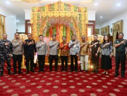 Kapolda Kepri Bersama Ketua Bhayangkari Daerah Kepri Kunker ke Karimun