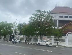 Parkir Liar di Depan Pemko Batam Meresahkan, Pengendara: Merusak Pemandangan!