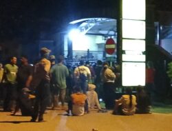 Tuntut  Rekannya  Dibebaskan, Ratusan Warga Baloi Kolam  Datangi Polresta  Barelang  Malam Hari