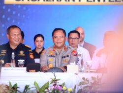 Kapolda Kepri Hadiri Konferensi Pers Pengungkapan Penindakan Sabu 2 Ton