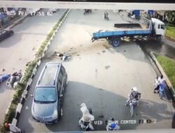 Kecelakaan Tragis di Tiban Centre Batam Terekam CCTV