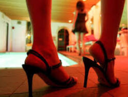 Mami Lona DPO, Polisi Bebaskan 11 Korban Prostitusi Via MeCaht