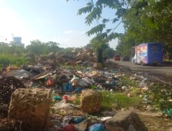 Tidak Ada TPS, Gunungan Sampah di Tepi Jalan Jodoh Batam Semakin Meresahkan