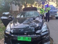 Mobil Mewah  Nissan GT-R Tabrak Pengendara Motor Dari Belakang Hingga Tewas