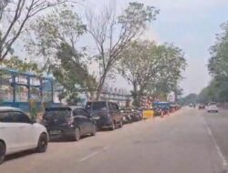 Parkir Liar Kendaraan Proyek PLN Ganggu Lalu Lintas di Sekupang